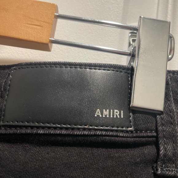 NWT Amiri Varsity Patch Logo Men's Black Distressed Jeans Size 38 - Picture 4 of 9